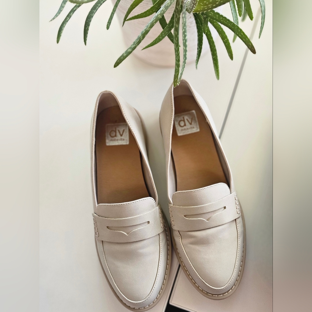 DV by Dolce Vita Women's Cream Loafers